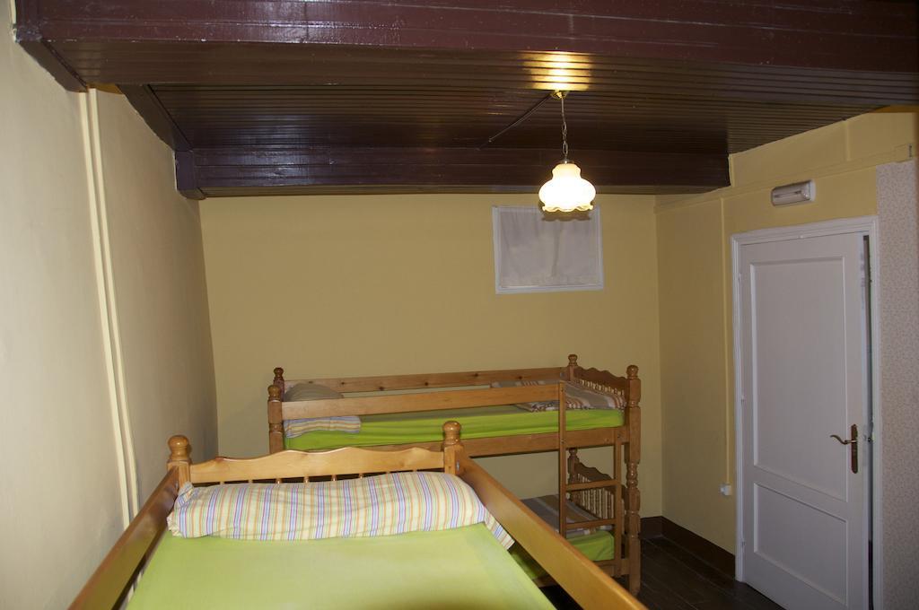 Albergue Los Blasones Sarria Room photo