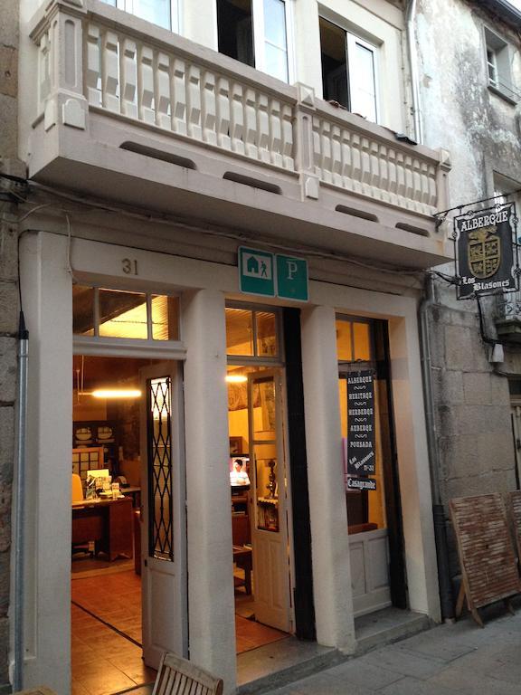 Albergue Los Blasones Sarria Exterior photo